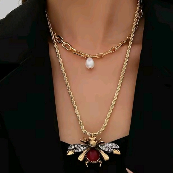 New Vintage Inspired Gold Bee Pendant Necklace - Picture 1 of 8